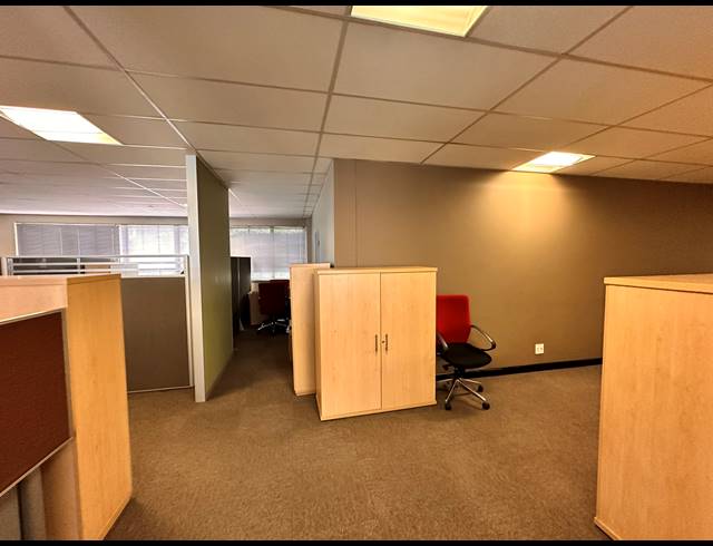 2,470M² OFFICE TO LET IN PARKTOWN